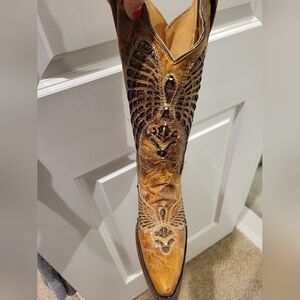 Brown Western Cowboy Boots with Intricate Design
